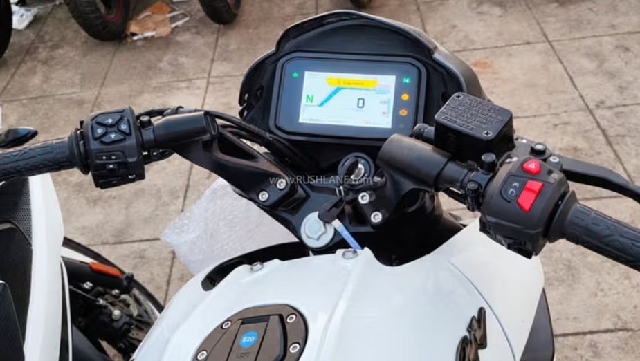 Đại l&yacute; bắt đầu nhận cọc &lsquo;vua c&ocirc;n tay&rsquo; 200cc mới: Xịn hơn Yamaha Exciter v&agrave; Honda Winner R, gi&aacute; dự kiến 43,5 triệu đồng ảnh 3