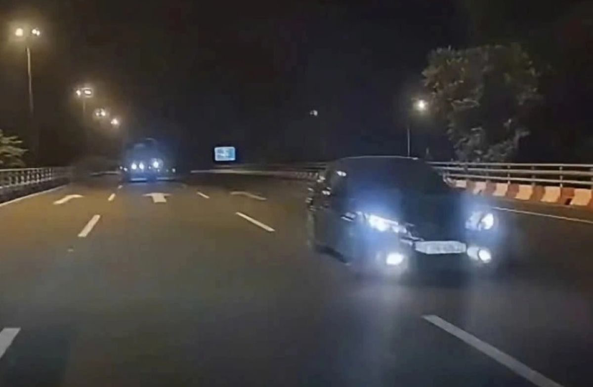 T&agrave;i xế &ocirc; t&ocirc; đi ngược chiều tr&ecirc;n Đại lộ Thăng Long, H&agrave; Nội bị xử phạt, mức phạt l&ecirc;n tới 20 triệu