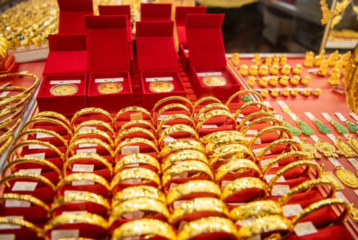 Cập nhật giá vàng hôm nay 11/10: Vàng miếng vàng nhẫn neo giá đắt đỏ, vàng thế giới đi lên thần tốc