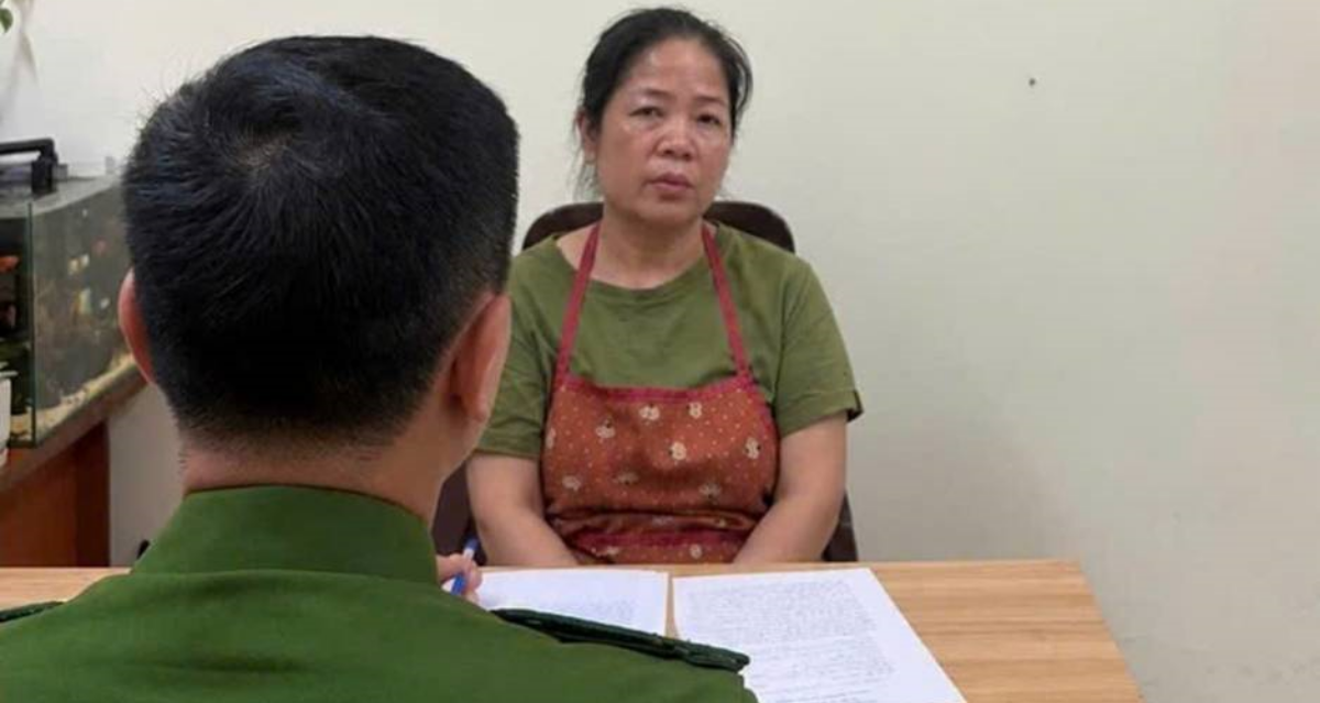 H&agrave; Nội: Bắt tạm giam Nguyễn Thị Hoa sinh năm 1968 v&igrave; chửi bới, đổ chất thải, chắn lối đi chung