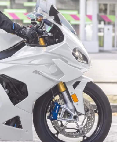 Sốc với BMW S1000RR mới: Lột x&aacute;c to&agrave;n diện, c&aacute;nh gi&oacute; hầm hố, quyết đấu Ducati Panigale V4