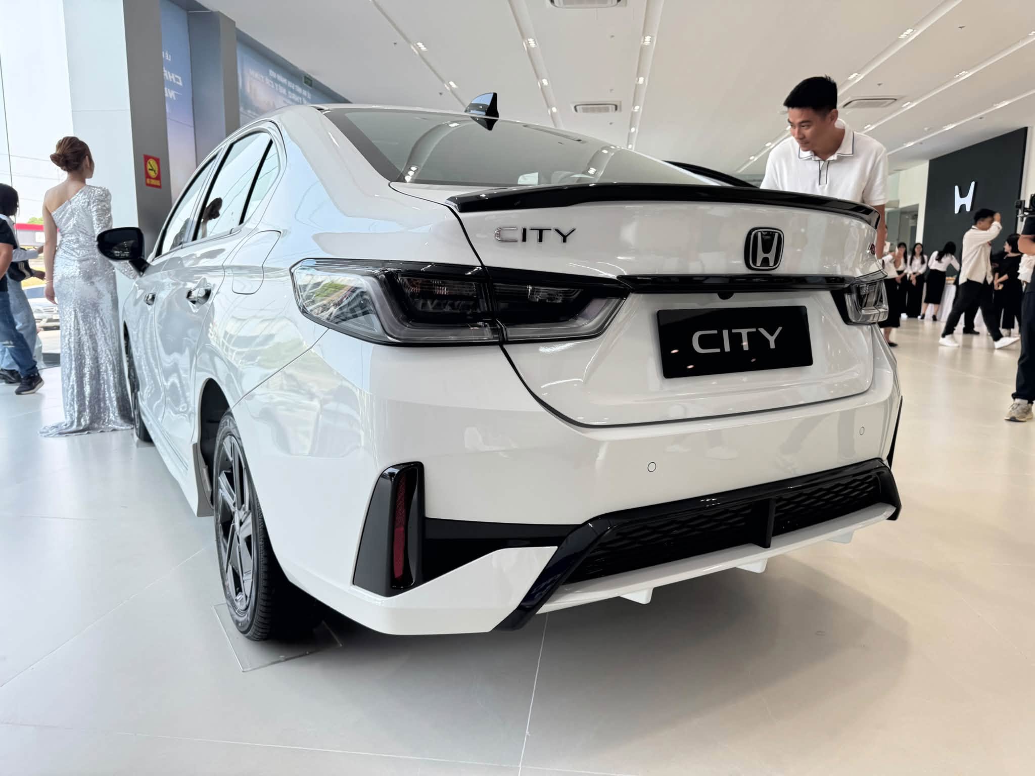 Honda City phi&ecirc;n bản 2026 ch&iacute;nh thức ra mắt tại Việt Nam: Gi&aacute; từ 539 triệu đồng, \'x&eacute; v&eacute;\' Toyota Vios v&agrave; Hyundai Accent