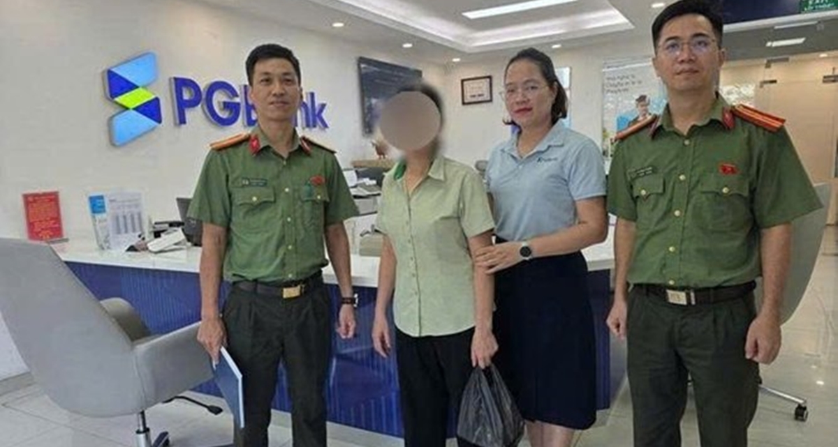 Nữ c&ocirc;ng nh&acirc;n SN 1979 c&oacute; giao dịch đ&aacute;ng ngờ, nh&acirc;n vi&ecirc;n ng&acirc;n h&agrave;ng tr&igrave;nh b&aacute;o ngay c&ocirc;ng an v&agrave; c&aacute;i kết