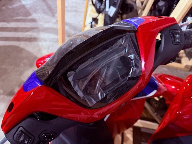 Honda SH phi&ecirc;n bản mới đẹp long lanh đ&atilde; cập bến đại l&yacute; Việt: C&oacute; m&agrave;n h&igrave;nh TFT, ABS 2 k&ecirc;nh v&agrave; HSTC, gi&aacute; rẻ ảnh 6