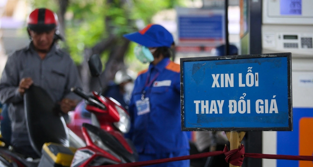 Gi&aacute; xăng dầu h&ocirc;m nay 13/10: Người d&acirc;n sắp đ&oacute;n tin vui nhờ điều chỉnh, chỉ một mặt h&agrave;ng tăng gi&aacute;?