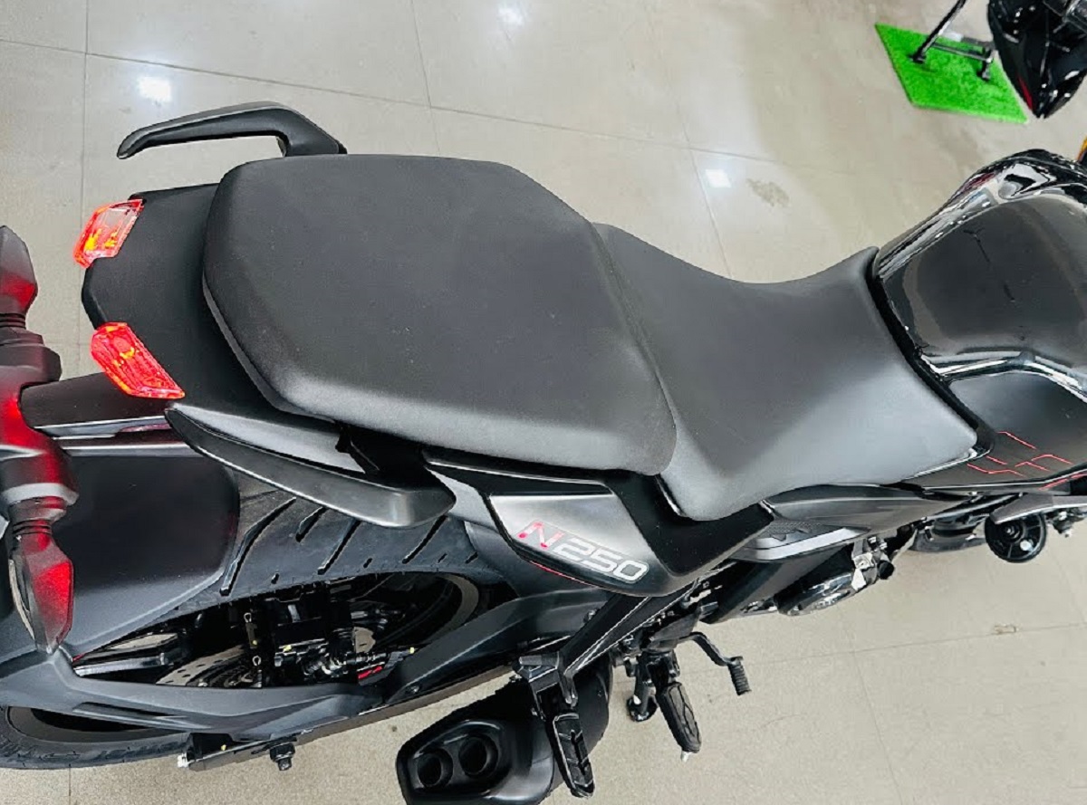 &lsquo;Vua c&ocirc;n tay&rsquo; mới ch&iacute;nh thức về đại l&yacute; gi&aacute; 43 triệu đồng: C&oacute; phanh ABS 2 k&ecirc;nh xịn hơn Honda Winner R