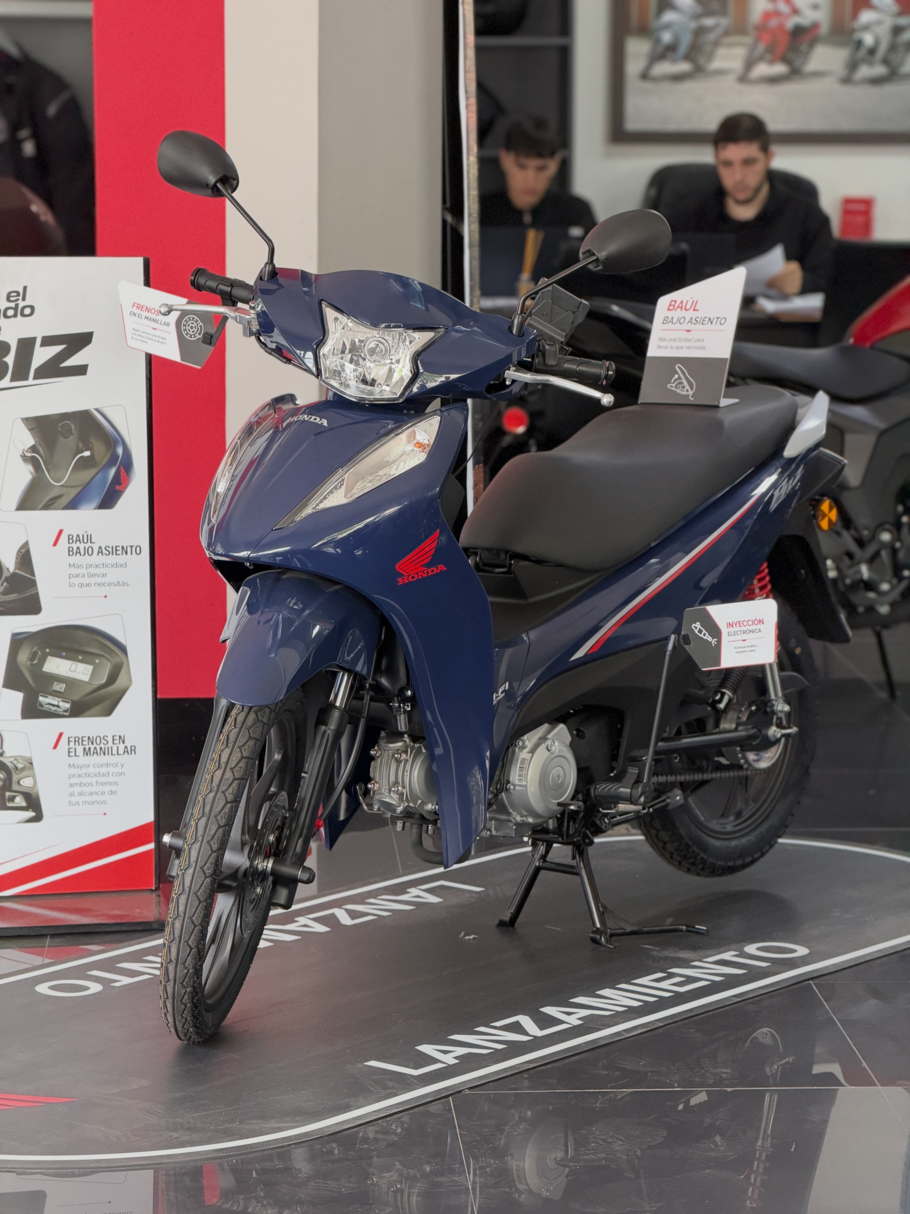 Tin xe trưa 14/10: Honda SH phi&ecirc;n bản mới nhập &Yacute; về Việt Nam với gi&aacute; hấp dẫn, thiết kế đẹp chưa từng c&oacute; ảnh 2