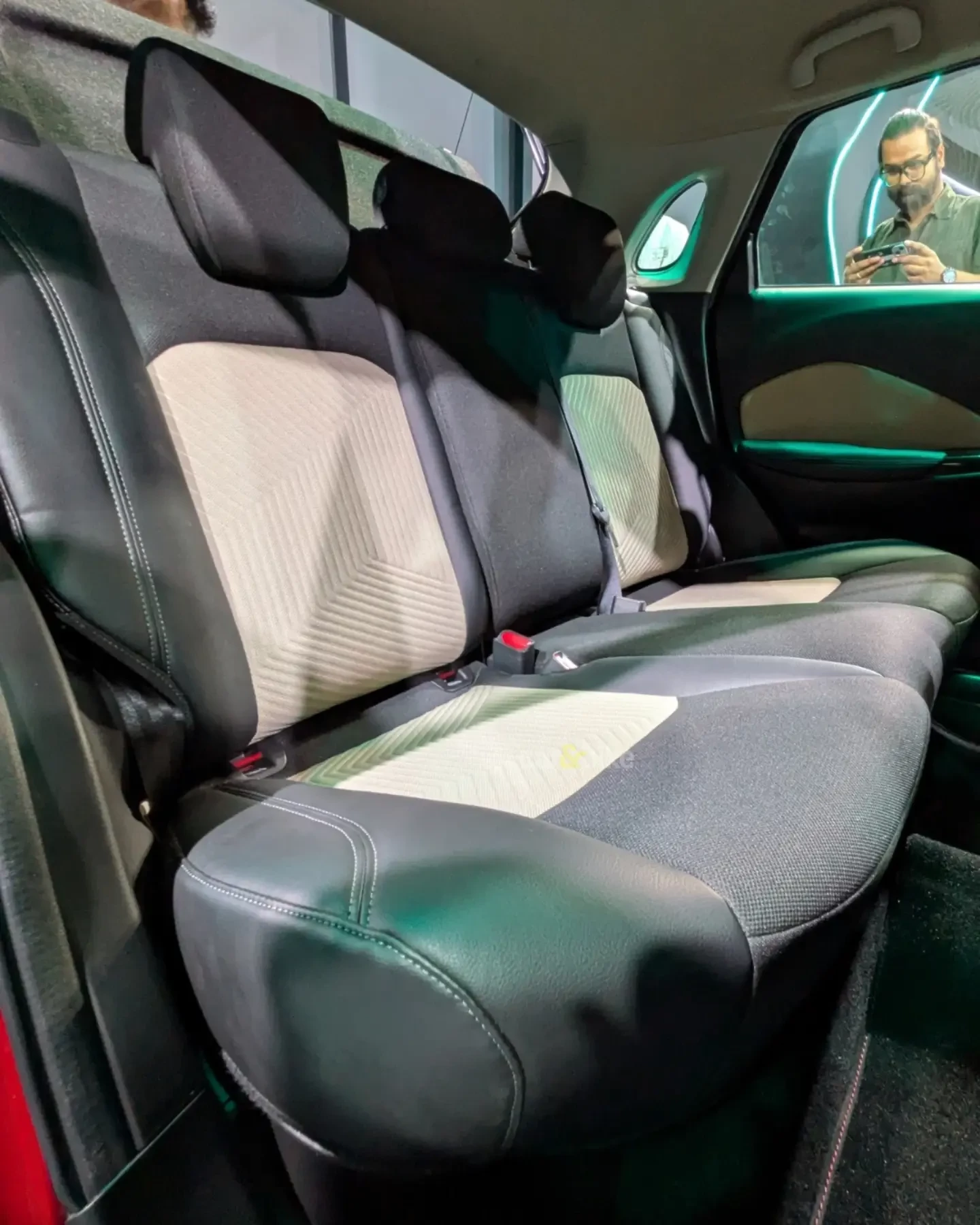 Toyota ra mắt mẫu &ocirc; t&ocirc; 5 chỗ &lsquo;quốc d&acirc;n&rsquo; mới đẹp m&ecirc; ly, gi&aacute; 210 triệu đồng rẻ hơn hẳn Hyundai Grand i10 v&agrave; Kia Morning ảnh 7