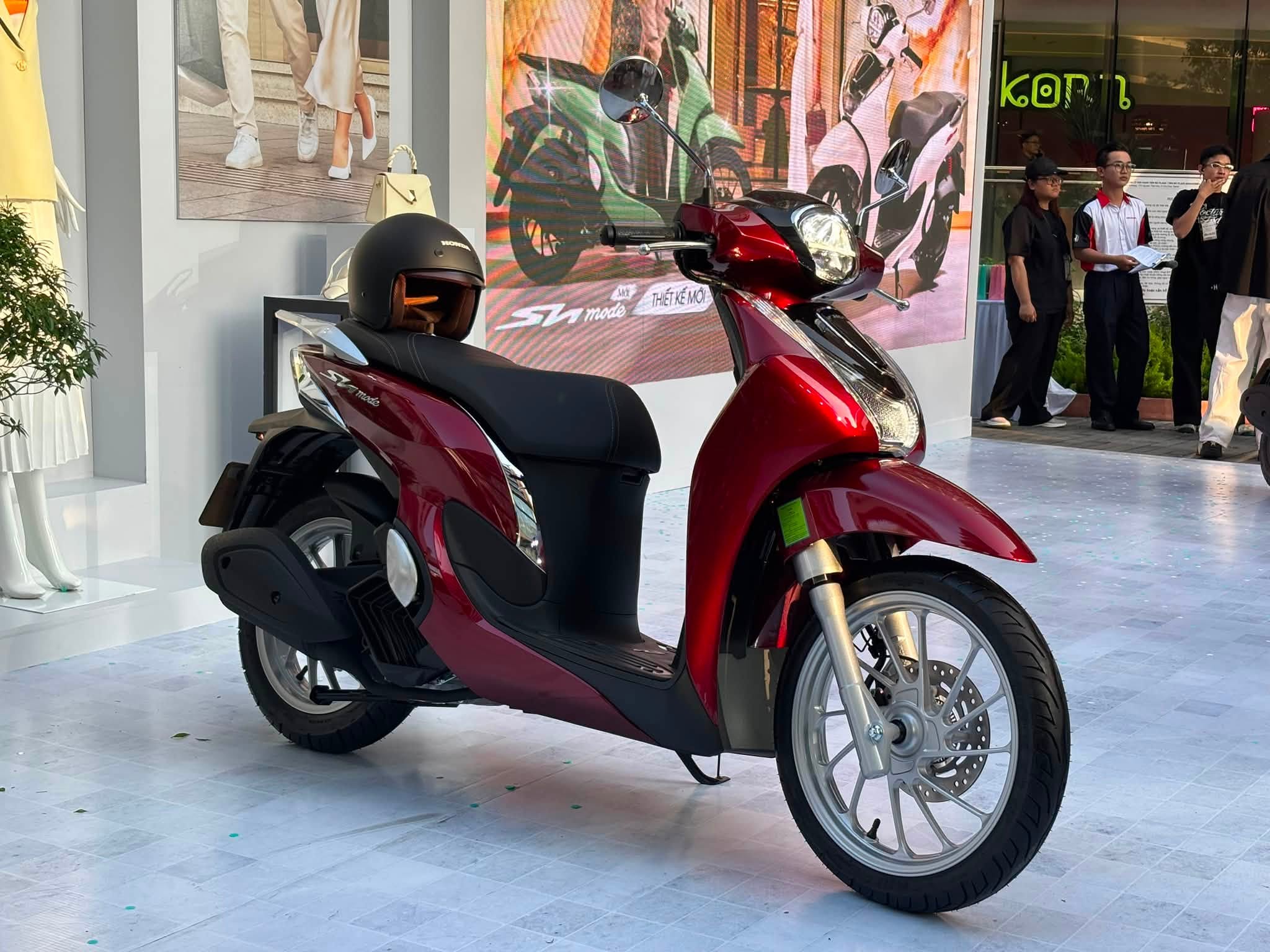 Bảng gi&aacute; xe Honda SH Mode 2027 giữa th&aacute;ng 10/2026: H&uacute;t kh&aacute;ch hơn cả Vision v&agrave; LEAD v&igrave; qu&aacute; rẻ v&agrave; đẹp