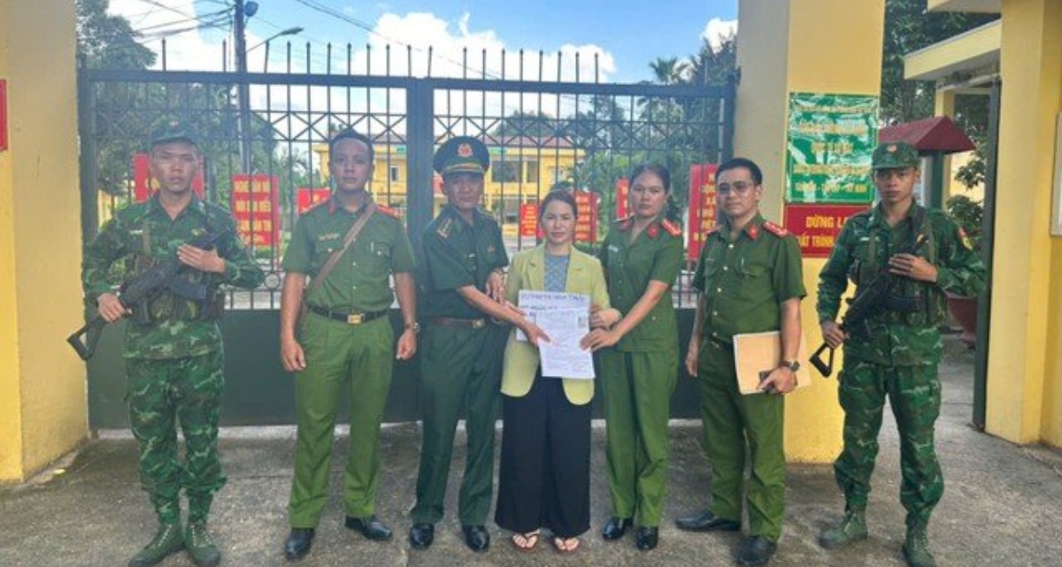 Huỳnh Thị Ngọc Thủy SN 1986 bị bắt ngay khi vừa nhập cảnh về Việt Nam sau 11 năm trốn truy n&atilde;