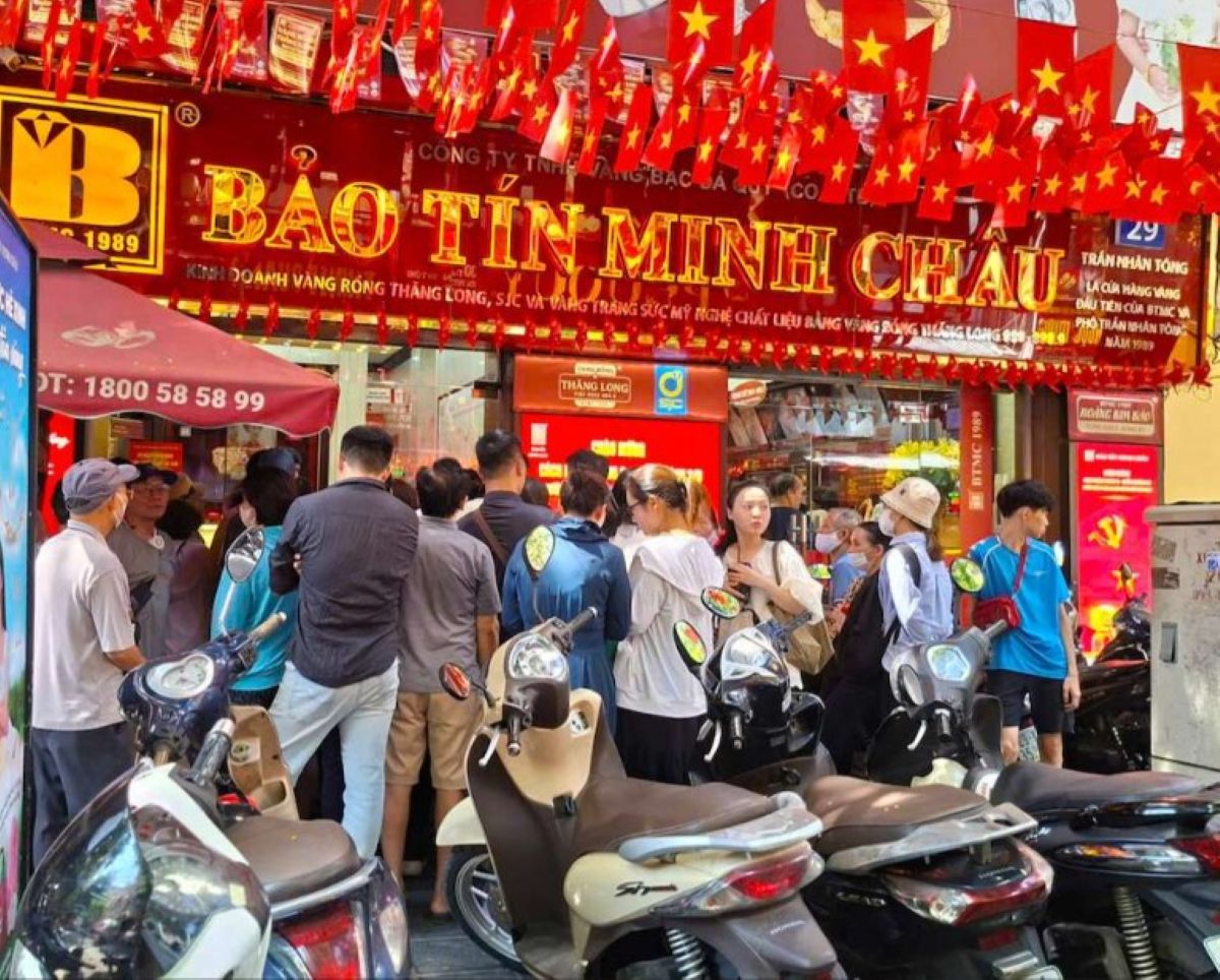 Cập nhật gi&aacute; v&agrave;ng h&ocirc;m nay 18/10: V&agrave;ng miếng v&agrave;ng nhẫn giảm th&ecirc;m một phi&ecirc;n, thế giới g&acirc;y &aacute;p lực