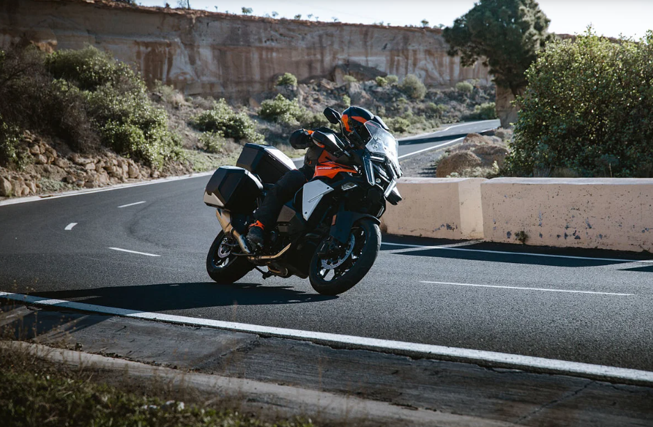 Bộ đ&ocirc;i Adventure đầu bảng nh&agrave; KTM nhận qu&agrave; cực khủng, gi&aacute; trị phụ kiện hơn 60 triệu đồng