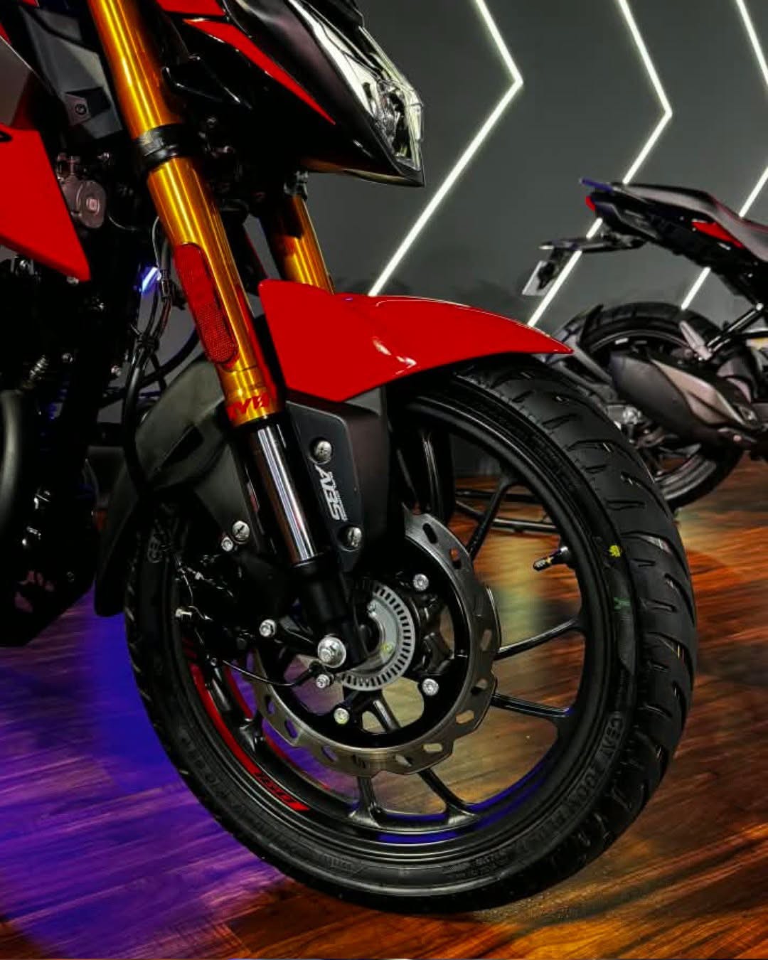 &lsquo;Vua c&ocirc;n tay&rsquo; 163cc mới ra mắt gi&aacute; 34,6 triệu đồng rẻ hơn Yamaha Exciter, c&oacute; phanh ABS 2 k&ecirc;nh vượt trội Honda Winner R ảnh 4