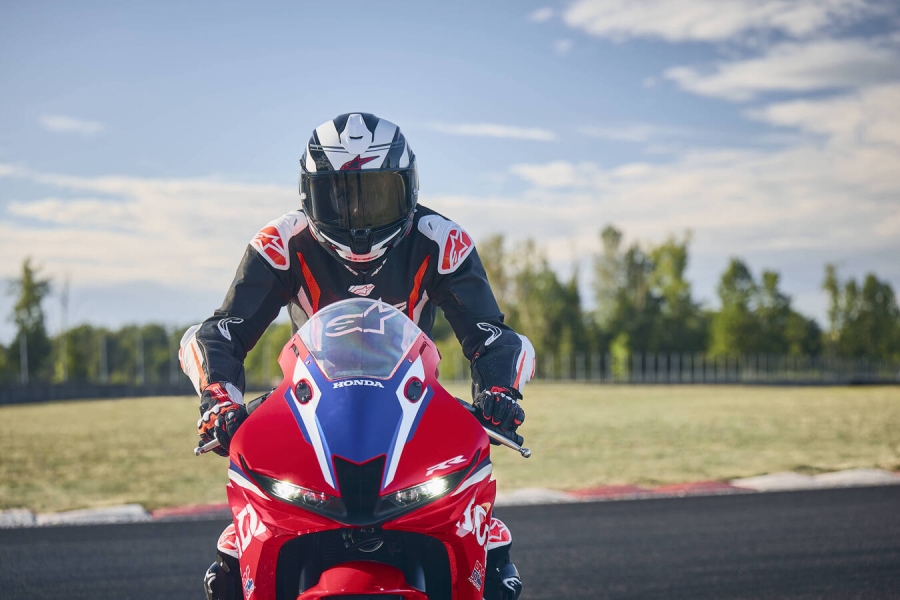 Honda CBR600RR 2027 tung chi&ecirc;u mới: 121,1 m&atilde; lực, c&aacute;nh gi&oacute; kh&iacute; động học, d&acirc;n m&ecirc; tốc độ kh&oacute; ngồi y&ecirc;n!
