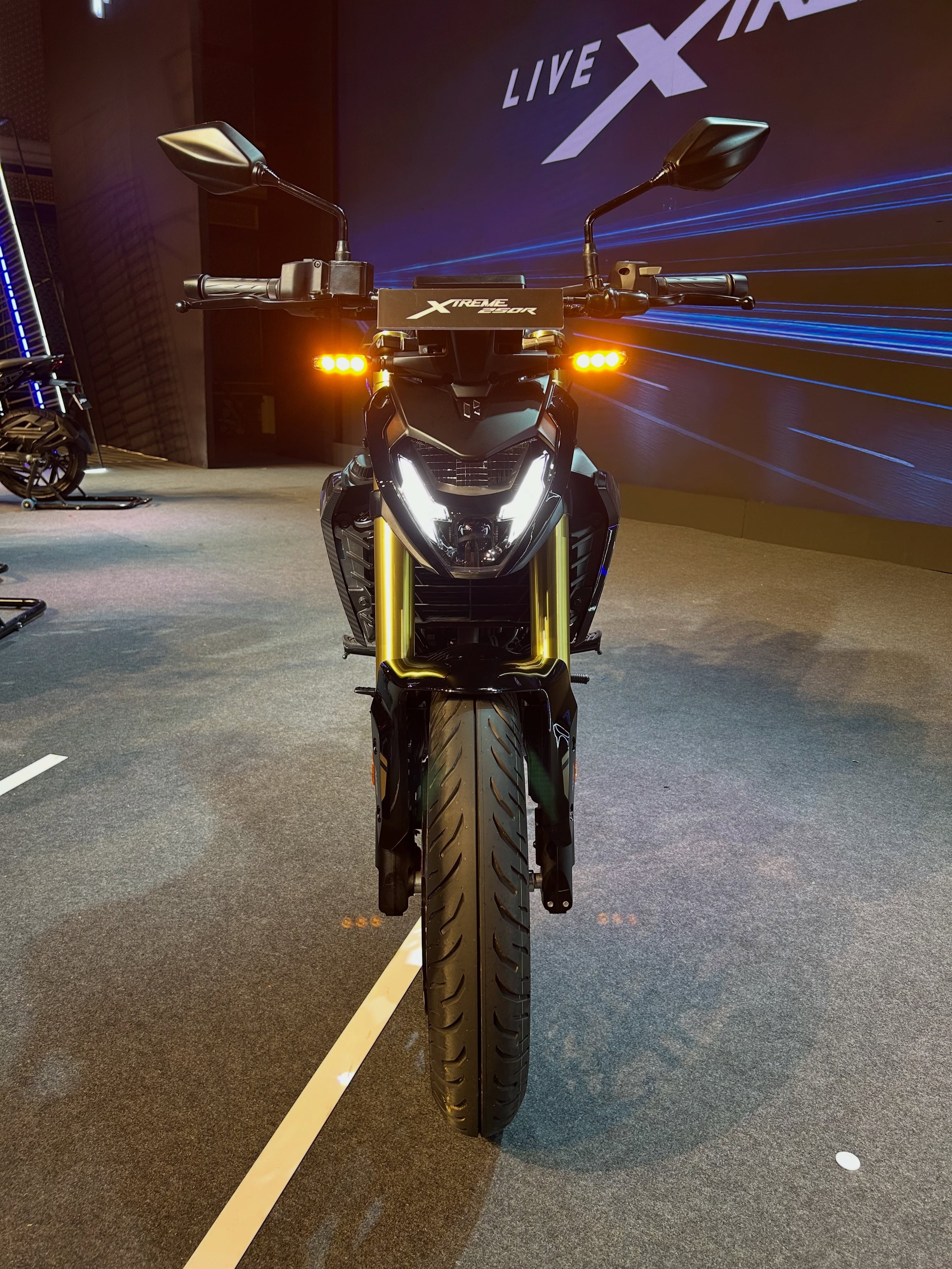 Ch&iacute;nh thức ra mắt &lsquo;vua c&ocirc;n tay&rsquo; 250cc mới: Mạnh hơn Yamaha Exciter v&agrave; Honda Winner R, c&oacute; ABS 2 k&ecirc;nh, gi&aacute; 54 triệu đồng ảnh 3