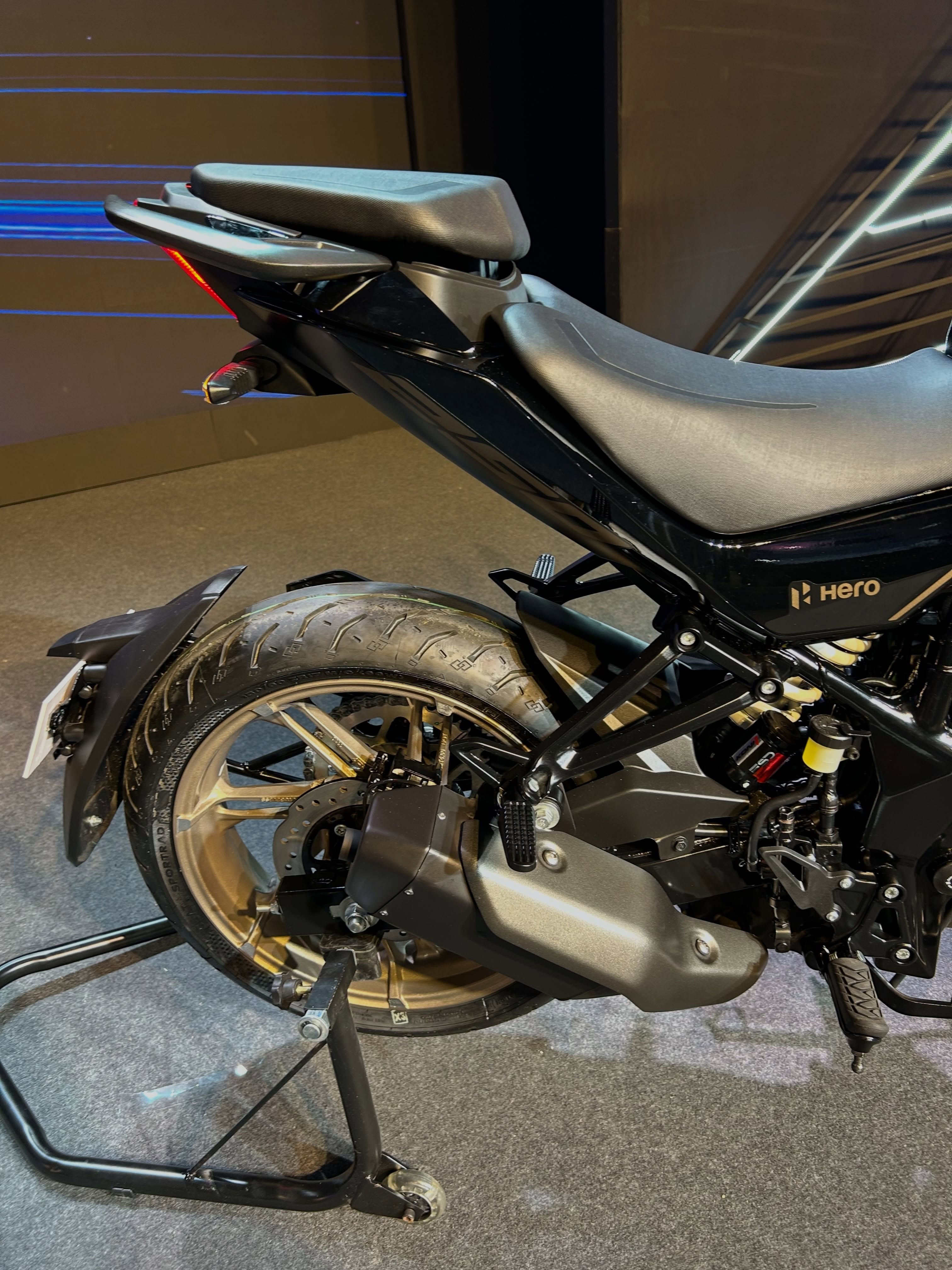 Ch&iacute;nh thức ra mắt &lsquo;vua c&ocirc;n tay&rsquo; 250cc mới: Mạnh hơn Yamaha Exciter v&agrave; Honda Winner R, c&oacute; ABS 2 k&ecirc;nh, gi&aacute; 54 triệu đồng ảnh 6