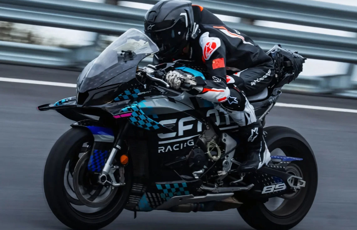Kawasaki Ninja H2 sắp c&oacute; đối thủ mới? CFMoto bất ngờ h&eacute; lộ bằng s&aacute;ng chế động cơ V4 tăng &aacute;p