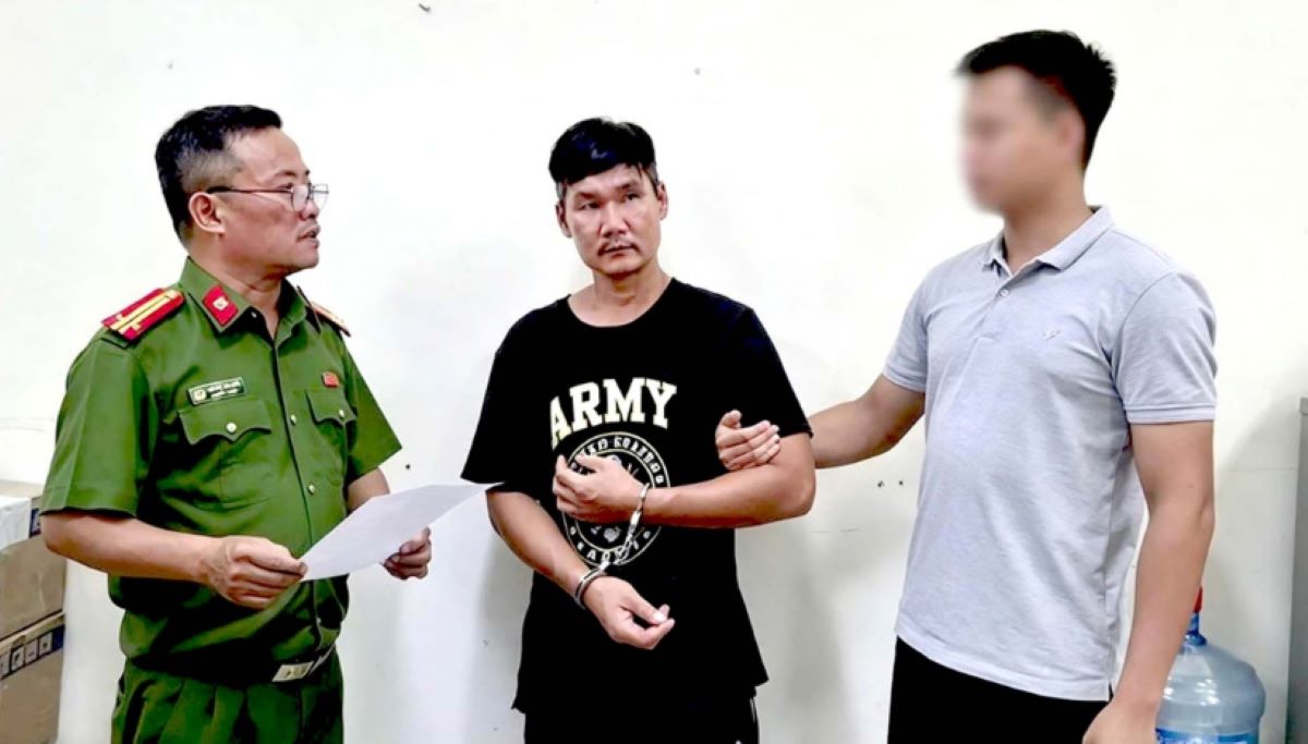 Diễn biến mới vụ người đ&agrave;n &ocirc;ng liều lĩnh d&ugrave;ng dao truy đuổi c&ocirc;ng an tại An Kh&aacute;nh, H&agrave; Nội