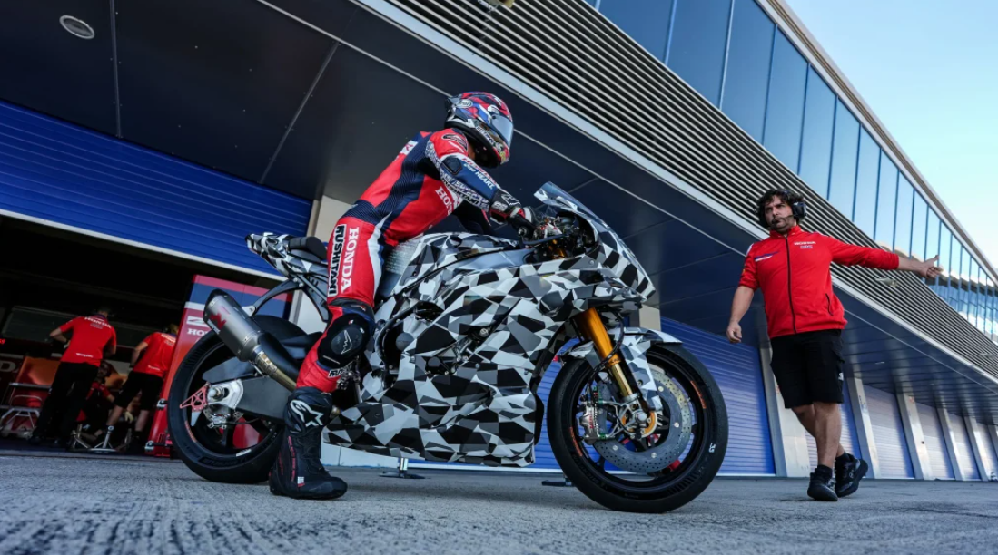 N&oacute;ng! Honda Fireblade 2027 lộ ảnh chạy thử, lớp &aacute;o ngụy trang h&eacute; lộ b&iacute; mật g&igrave;?