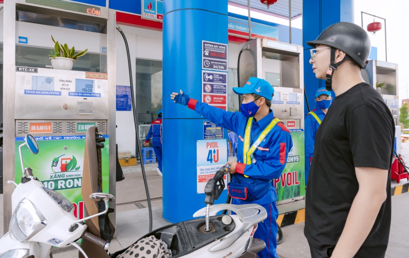 Gi&aacute; xăng dầu tối nay 24/10: E10 RON 95 v&agrave; E5 RON 92 li&ecirc;n tục giảm s&acirc;u, dầu diesel neo ở v&ugrave;ng rẻ, gi&aacute; đầy b&igrave;nh &ocirc; t&ocirc; Mazda