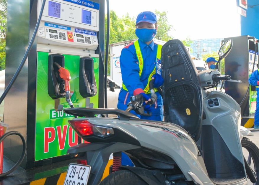 Gi&aacute; xăng dầu h&ocirc;m nay 27/10: Dầu &lsquo;rẻ như rau&rsquo;, E10 RON 95 v&agrave; E5 RON 92 li&ecirc;n tục giảm &lsquo;cắm đầu&rsquo;, gi&aacute; đầy b&igrave;nh &ocirc; t&ocirc; Mazda