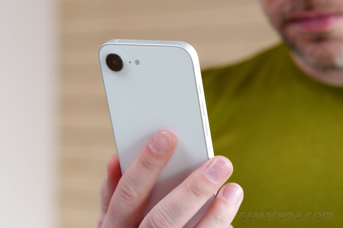 iphone-16e-1792984013.jpg