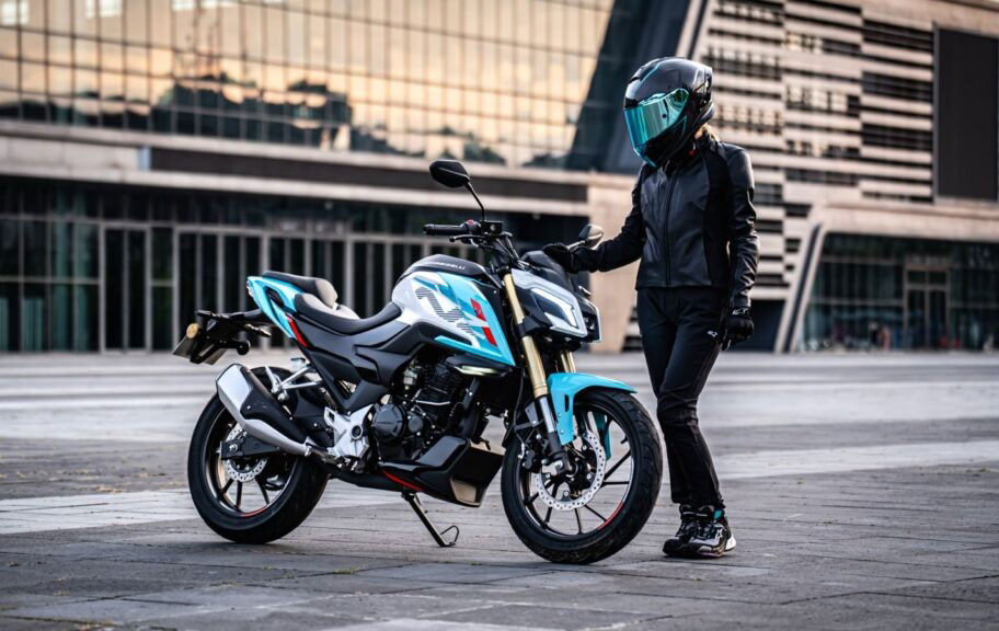Tin xe trưa 26/10: &lsquo;Vua c&ocirc;n tay&rsquo; của &Yacute; ra mắt với gi&aacute; mềm, ph&acirc;n khối lớn hơn Yamaha Exciter v&agrave; Honda Winner R