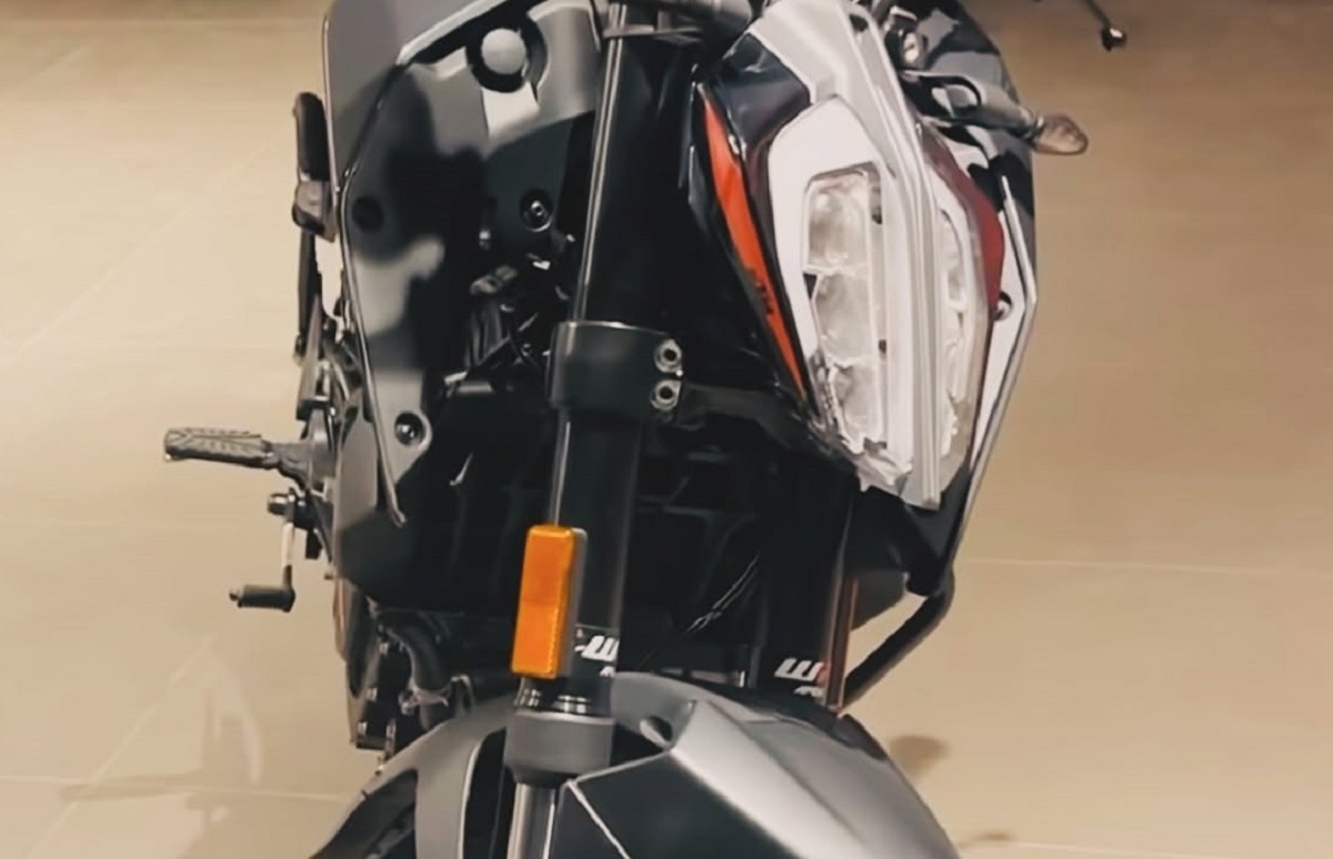 &lsquo;Vua c&ocirc;n tay&rsquo; 200cc mới ch&iacute;nh thức về đại l&yacute; gi&aacute; 57 triệu đồng: C&oacute; ABS 2 k&ecirc;nh xịn hơn Honda Winner R