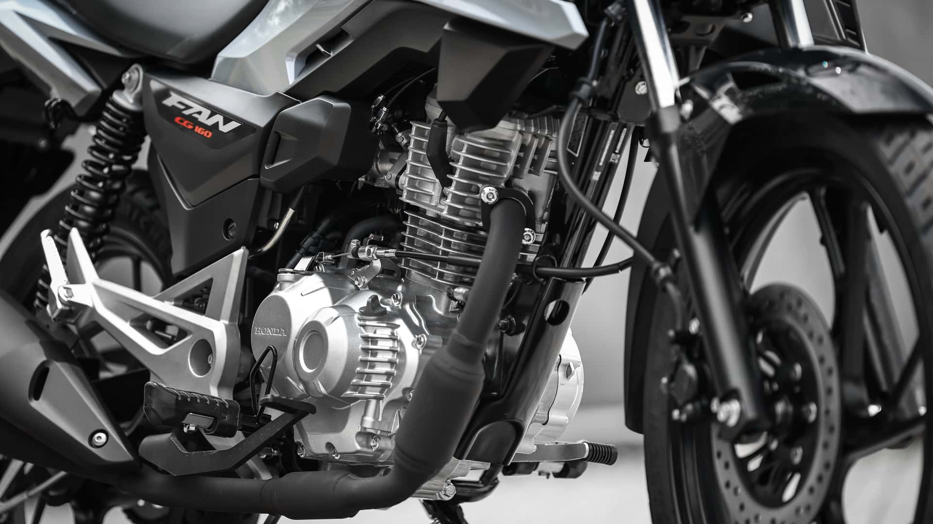 Tin xe hot 27/10: Honda ra mắt &lsquo;huyền thoại c&ocirc;n tay&rsquo; 160cc mới với gi&aacute; rẻ, thiết kế kh&aacute;c xa Winner R v&agrave; Yamaha Exciter