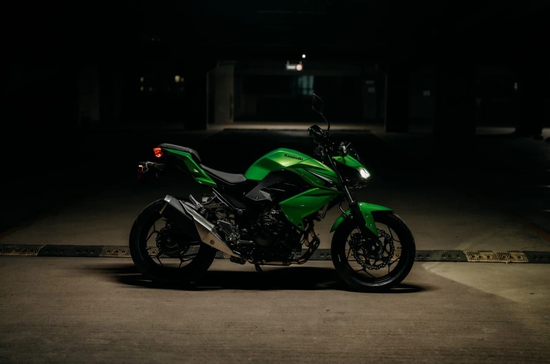 &lsquo;Vua c&ocirc;n tay&rsquo; mới ra mắt: Động cơ 296cc vượt xa Yamaha Exciter, ABS 2 k&ecirc;nh xịn hơn Honda Winner R, gi&aacute; 87,8 triệu đồng ảnh 3