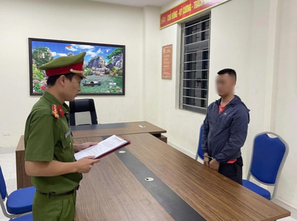 Chỉ v&igrave; m&acirc;u thuẫn nhỏ trong bữa ăn, người đ&agrave;n &ocirc;ng ở Quảng Ninh d&ugrave;ng b&aacute;t sứ đập mặt bạn