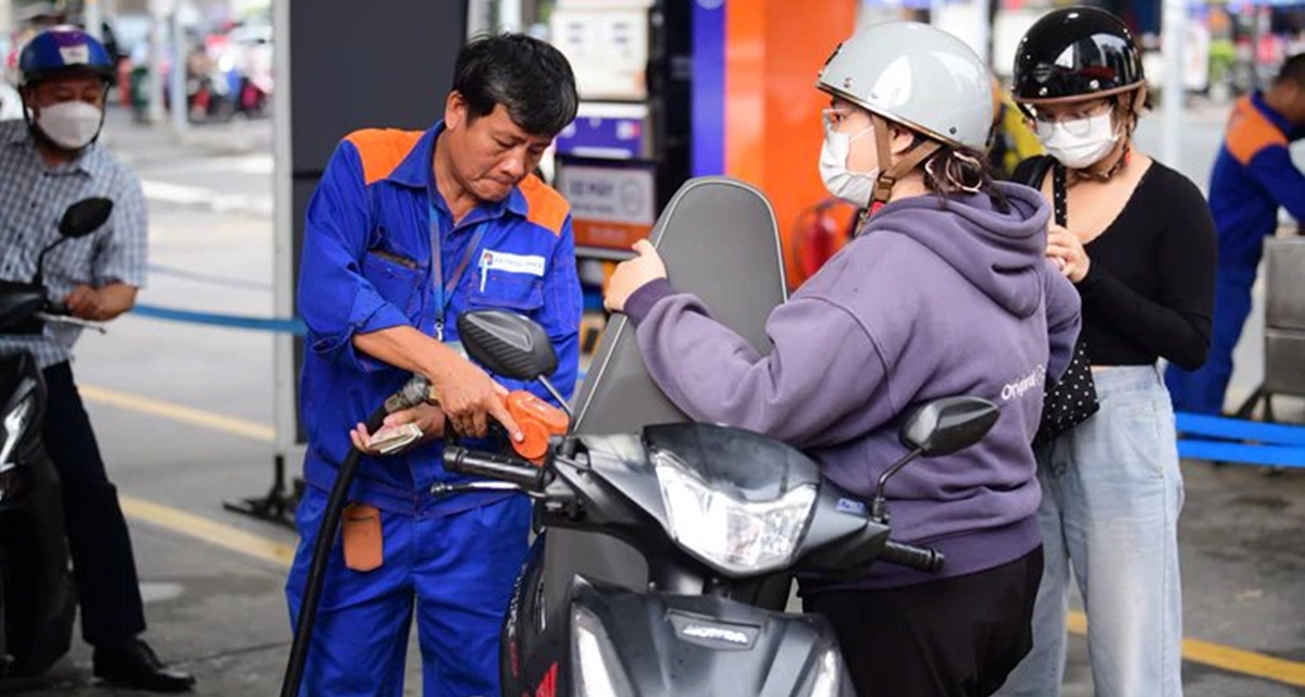 Gi&aacute; xăng E10 h&ocirc;m nay 29/10: C&oacute; thể tăng 800 đồng/l&iacute;t sau điều chỉnh? Xăng E5 c&ograve;n tăng mạnh hơn?