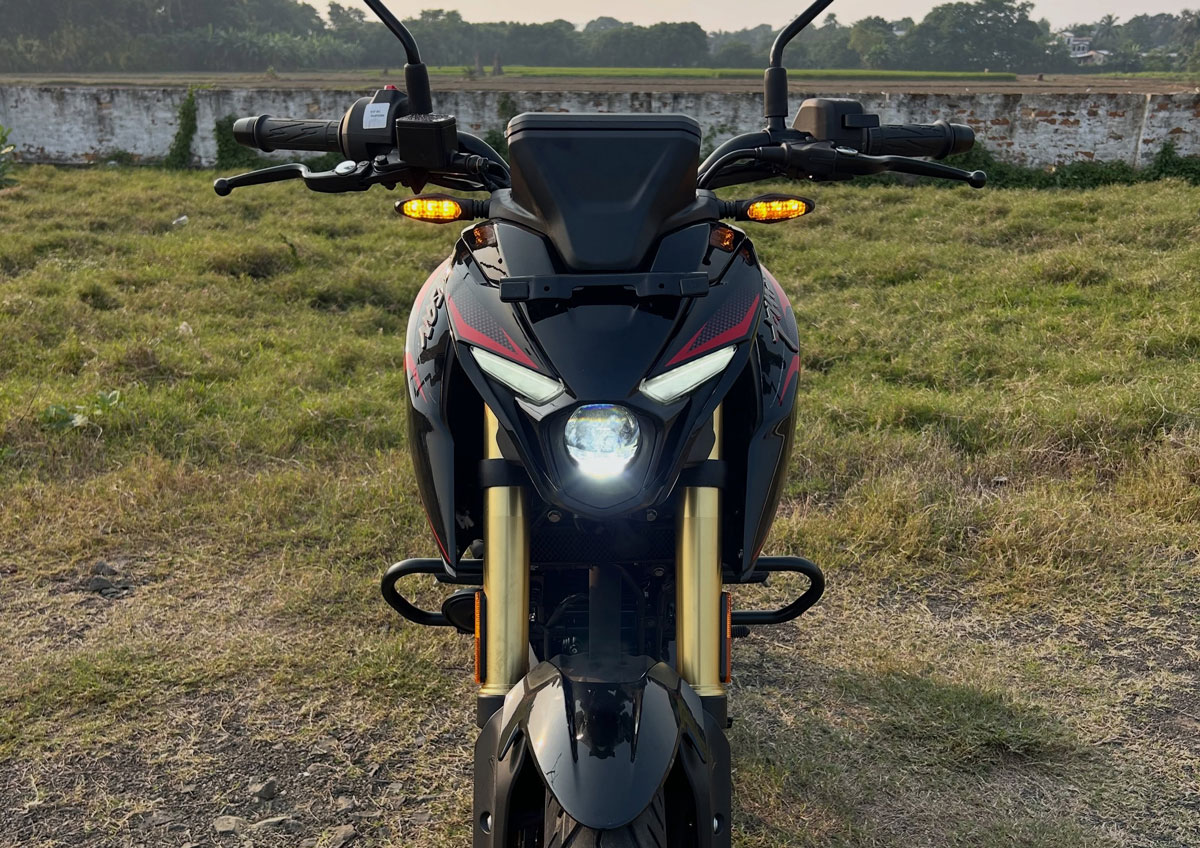 Tin xe hot 29/10: &lsquo;Vua c&ocirc;n tay&rsquo; 250cc mới tr&igrave;nh l&agrave;ng, c&oacute; đủ ABS 2 k&ecirc;nh v&agrave; TCS, gi&aacute; 48 triệu đồng rẻ hơn Yamaha Exciter