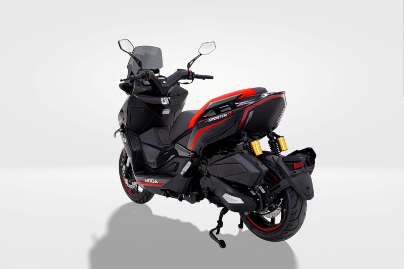 &lsquo;Vua xe ga&rsquo; 244cc mới tr&igrave;nh l&agrave;ng với gi&aacute; cực rẻ, sở hữu trang bị xịn s&ograve; m&agrave; Honda SH cũng chưa từng c&oacute; ảnh 4