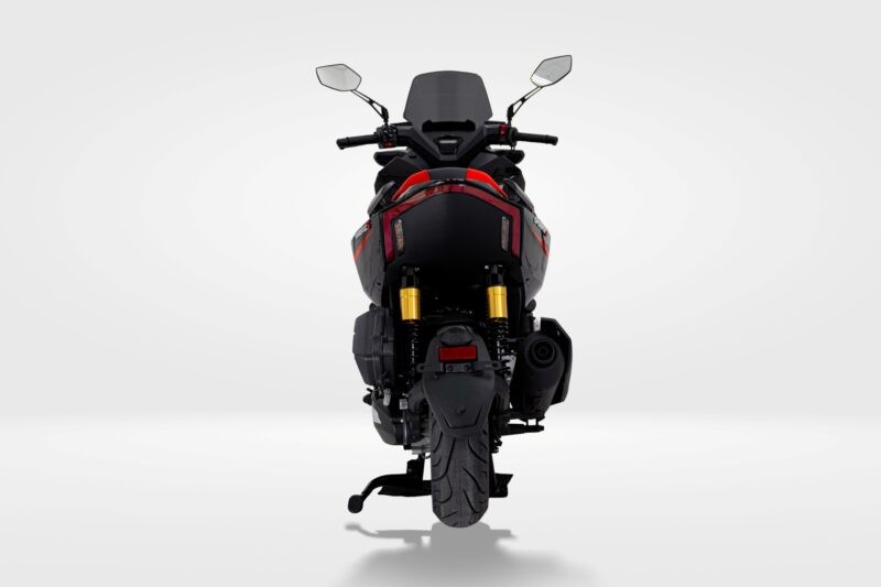 &lsquo;Vua xe ga&rsquo; 244cc mới tr&igrave;nh l&agrave;ng với gi&aacute; cực rẻ, sở hữu trang bị xịn s&ograve; m&agrave; Honda SH cũng chưa từng c&oacute; ảnh 5