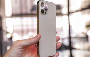 
                                 Giá iPhone 12 Pro Max tháng 8: Xuống giá thủng đáy, rẻ như máy cỏ, không quá thua iPhone 17 Pro Max 
                            