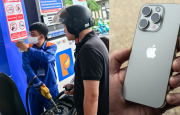 
                                 Giá xăng dầu hôm nay tối 13/8 đồng loạt giảm 2 phiên liên tiếp, riêng 1 loại dầu tăng, giá iPhone 16 Pro ra sao? 
                            