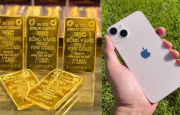 
                                 Giá vàng hôm nay tối 16/8 diễn biến bất thường, người mua vẫn lỗ nặng, giá iPhone 13 hạ nhiệt sâu 
                            