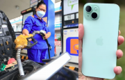 
                                 Giá xăng dầu hôm nay 25/10: E10, E5 đồng loạt giảm hơn 1.600 đồng/lít, iPhone 15 Plus hạ sâu 
                            