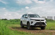 Giá xe Toyota Fortuner lăn bánh tháng 3/2023 cực hấp dẫn, khiến Hyundai Santa Fe ‘không rét mà run’