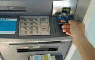Rút tiền bằng thẻ ATM, cần chú ý 4 điều sau để tránh rủi ro làm mất tiền oan