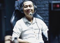 Vừa lên được rank Thách Đấu, Thầy giáo Ba đã bị cả cộng đồng mạng cà khịa cực gắt