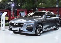 Bảng giá xe VinFast Lux A2.0 tháng 4/2021: Cập nhật giá lăn bánh và ưu đãi mới nhất