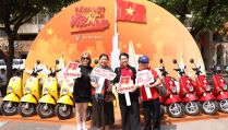 Người dân TP.HCM hào hứng ‘check in’ tại triển lãm ‘50 Hành trình - Một Tương lai Xanh’ của VinFast