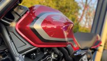 Tin xe máy 4/5: Honda chính thức ra mắt ‘huyền thoại côn tay’ mới siêu kinh điển, có ABS, giá cực rẻ