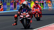 Bezzecchi đại thắng GP Indonesia, Aprilia nghiền nát đối thủ, Marc Marquez trả giá đắt