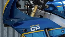 Yamaha XSR900 GP 2027 trở lại đầy mê hoặc: Màu xanh huyền thoại, thách thức mọi ánh nhìn
