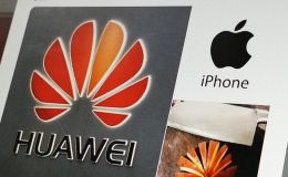 Quan chức Trung Quốc gây cười khi dùng iPhone để lên mạng kêu gọi mọi người ủng hộ Huawei đấu lại Apple