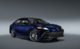 Toyota Camry 2020 'đe nẹt' Mazda 6, Honda Accord nhờ phiên bản mới siêu rẻ đầy ắp trang bị