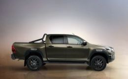Toyota Hilux 2020 chính thức 'lộ hàng', giá bán và trang bị đều gây nguy hiểm cho Ford Ranger